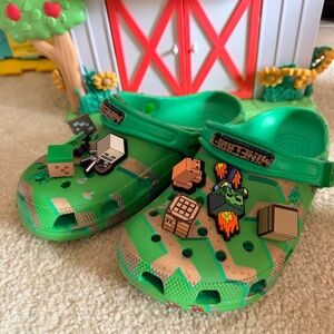 CROCS Kids Green Minecraft Clog Sandals with Game Charms